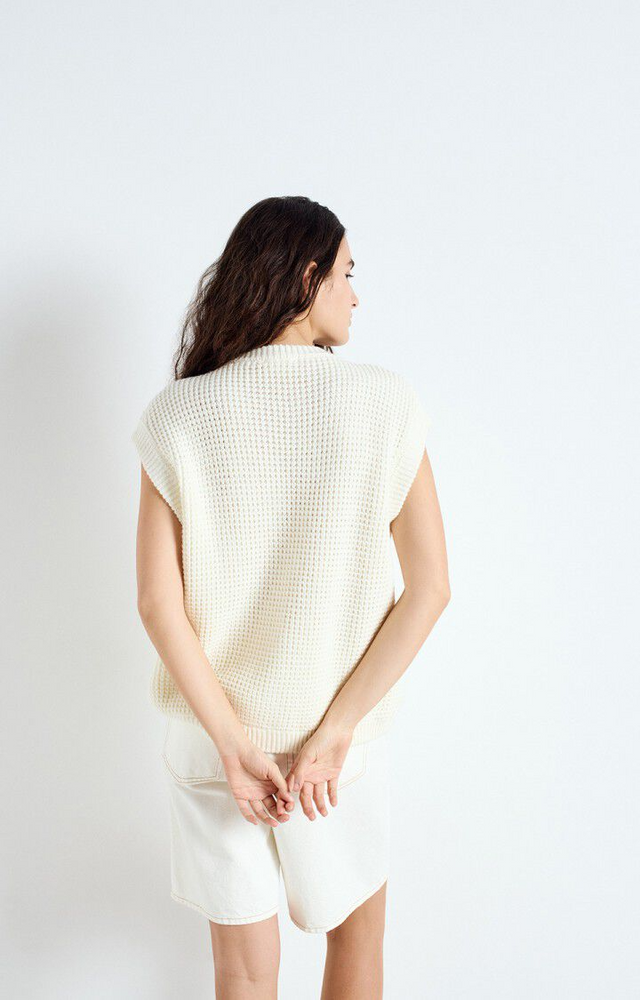 
                  
                    CRASHWAY Pearl Vest
                  
                