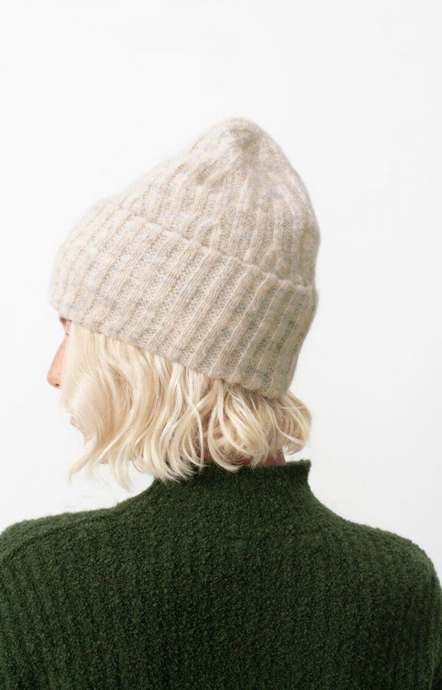 
                  
                    EAST Poudreuse Chine Beanie
                  
                