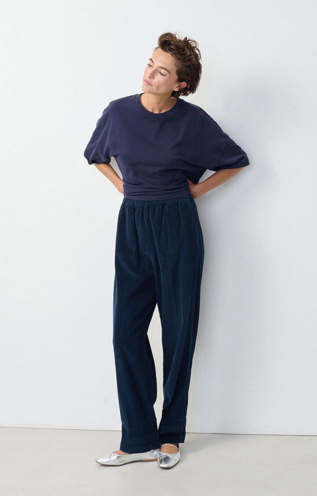 
                  
                    PADOW Marineblaue Cordhose
                  
                