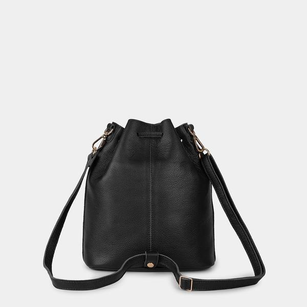 
                  
                    Schwarze, weiche klassische Saku-Tasche aus Nappaleder
                  
                