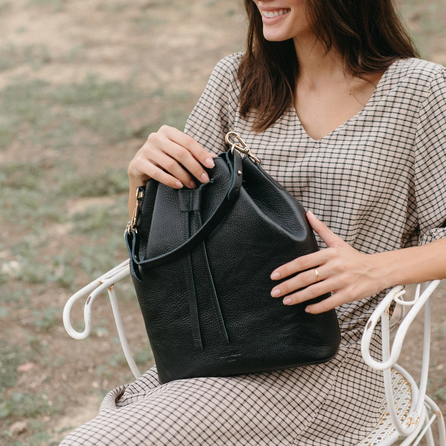 
                  
                    Schwarze, weiche klassische Saku-Tasche aus Nappaleder
                  
                