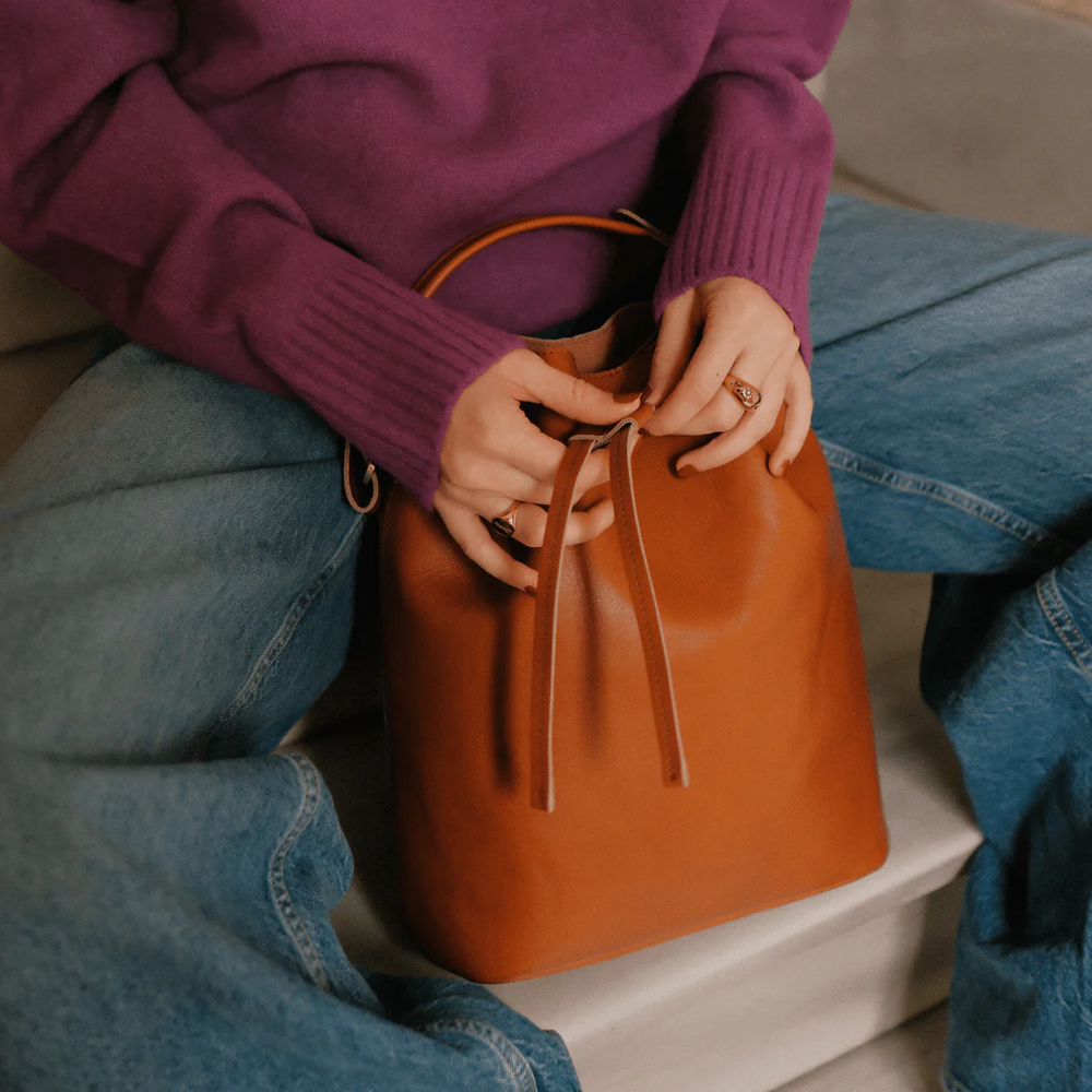 
                  
                    Weiche klassische Saku-Tasche aus Nappaleder
                  
                