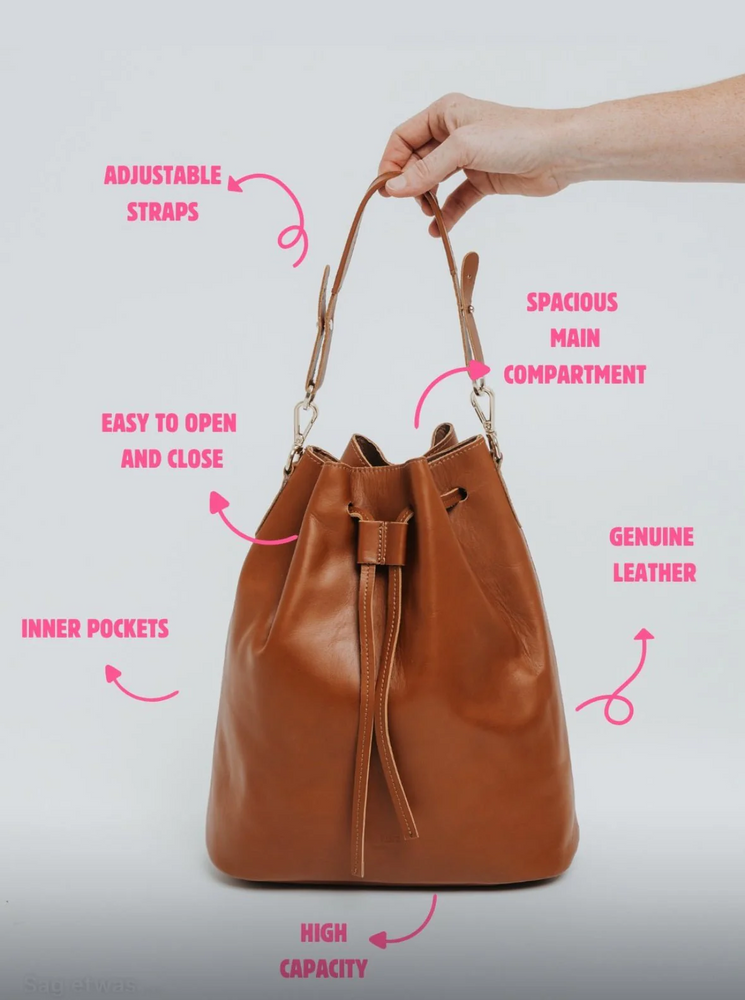 
                  
                    Weiche klassische Saku-Tasche aus Nappaleder
                  
                