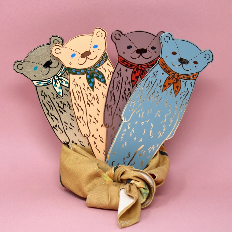 
                  
                    Lesezeichen „Altrosa Bär“
                  
                