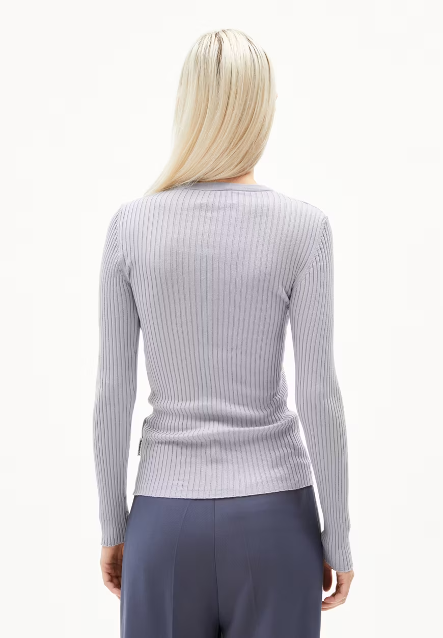 
                  
                    ALAANIA – Schmal geschnittener Pullover „Misty Morning“
                  
                