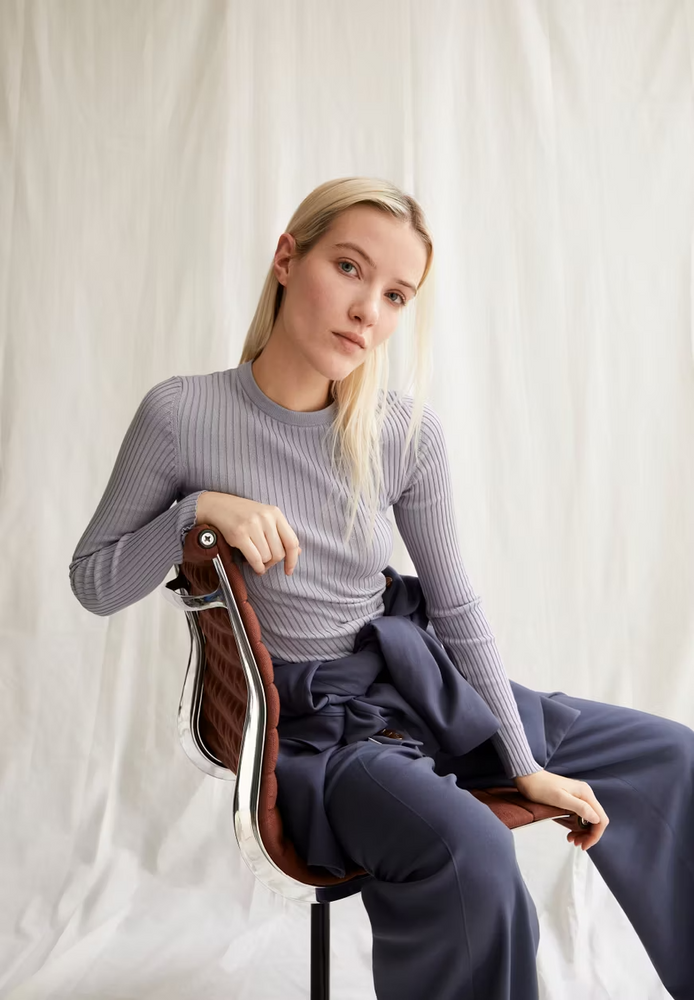 
                  
                    ALAANIA – Schmal geschnittener Pullover „Misty Morning“
                  
                