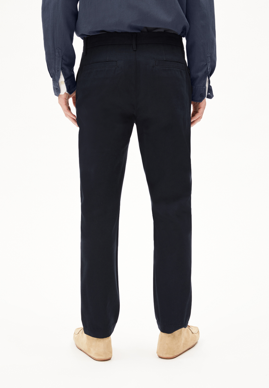 
                  
                    ANAAR PREMIUM Nachthimmel-Schmal zulaufende Hose
                  
                