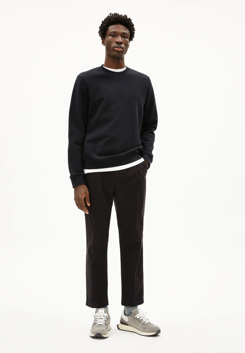 BAARO LOOP Black Jumper – Victoria met Albert