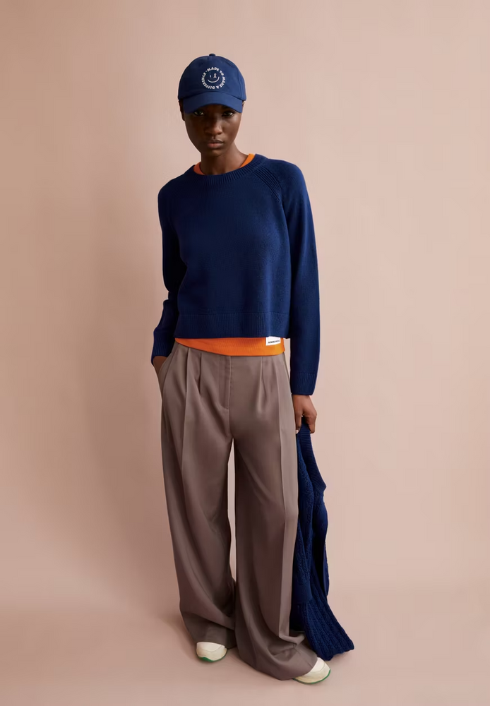 
                  
                    DILIRIAA REGLANA Blauer lockerer Noon-Pullover
                  
                