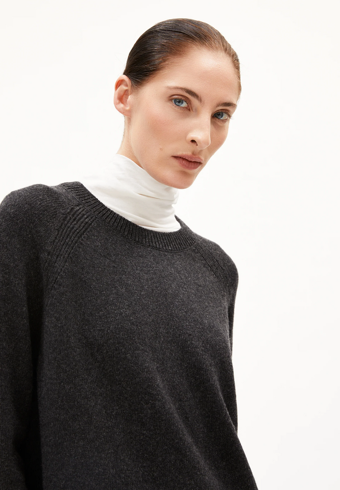 
                  
                    DILIRIAA REGLANA Steel Melange Loose Jumper
                  
                