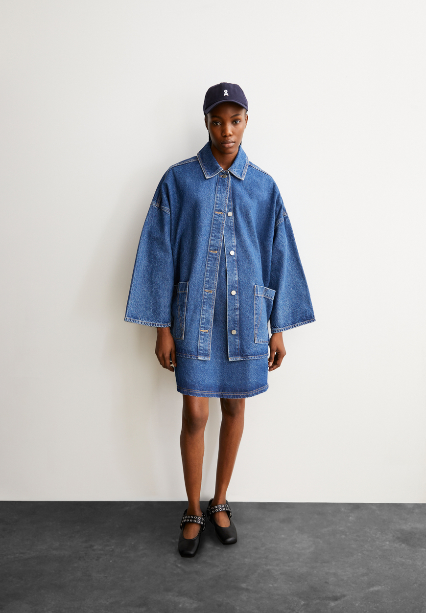 
                  
                    DRAAPY Royal Jacket
                  
                