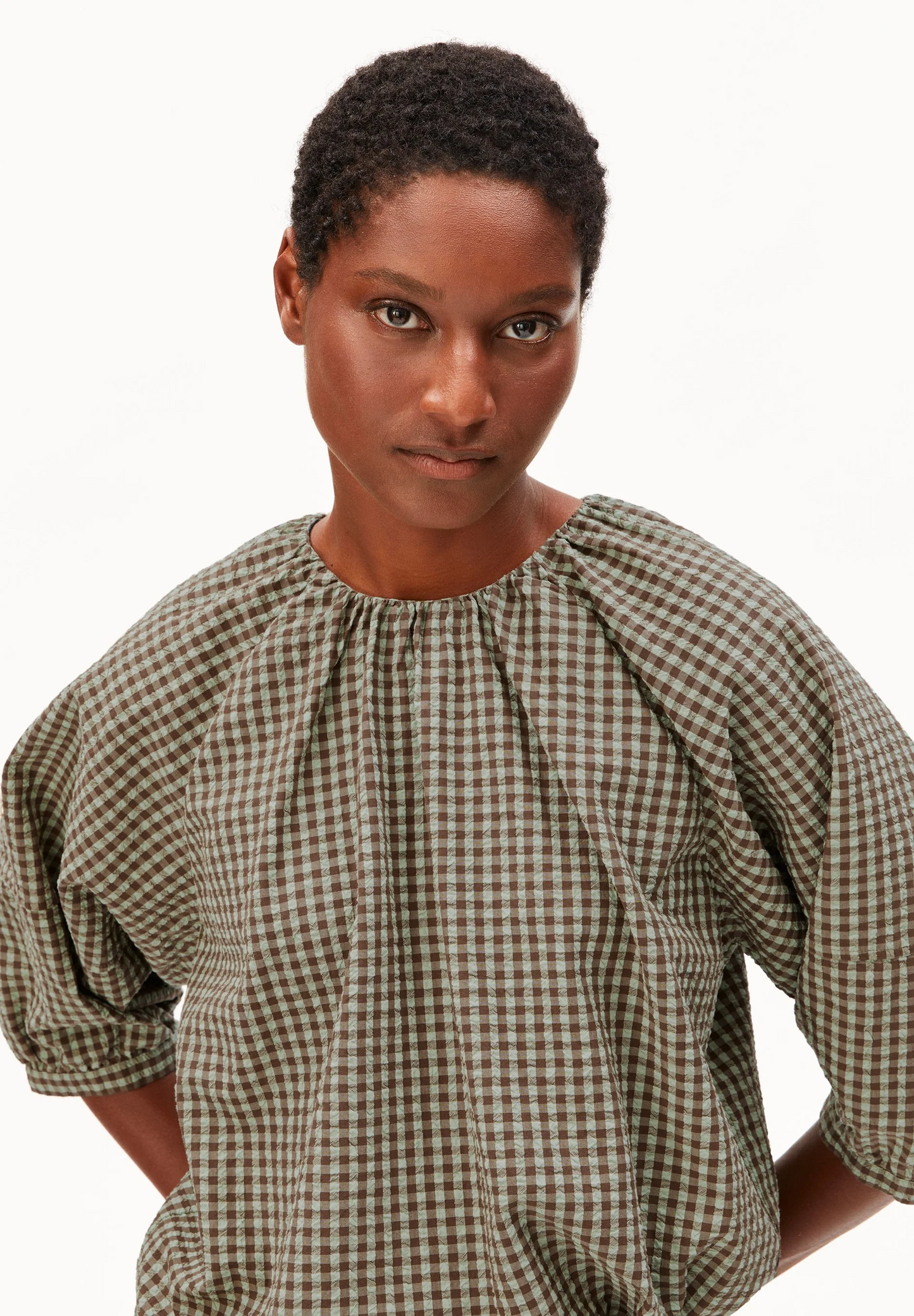 
                  
                    BLUSE AUS GESCHMACKGETROCKNETEM PALM VICHY SEERSUCKER
                  
                