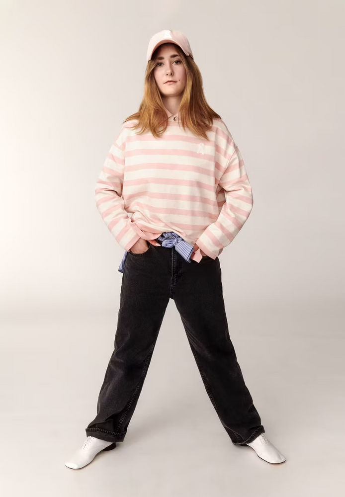 
                  
                    FRANKAA BOLD ICONIC Ein ungefärbtes Rosalilly Oversized Langarmshirt
                  
                