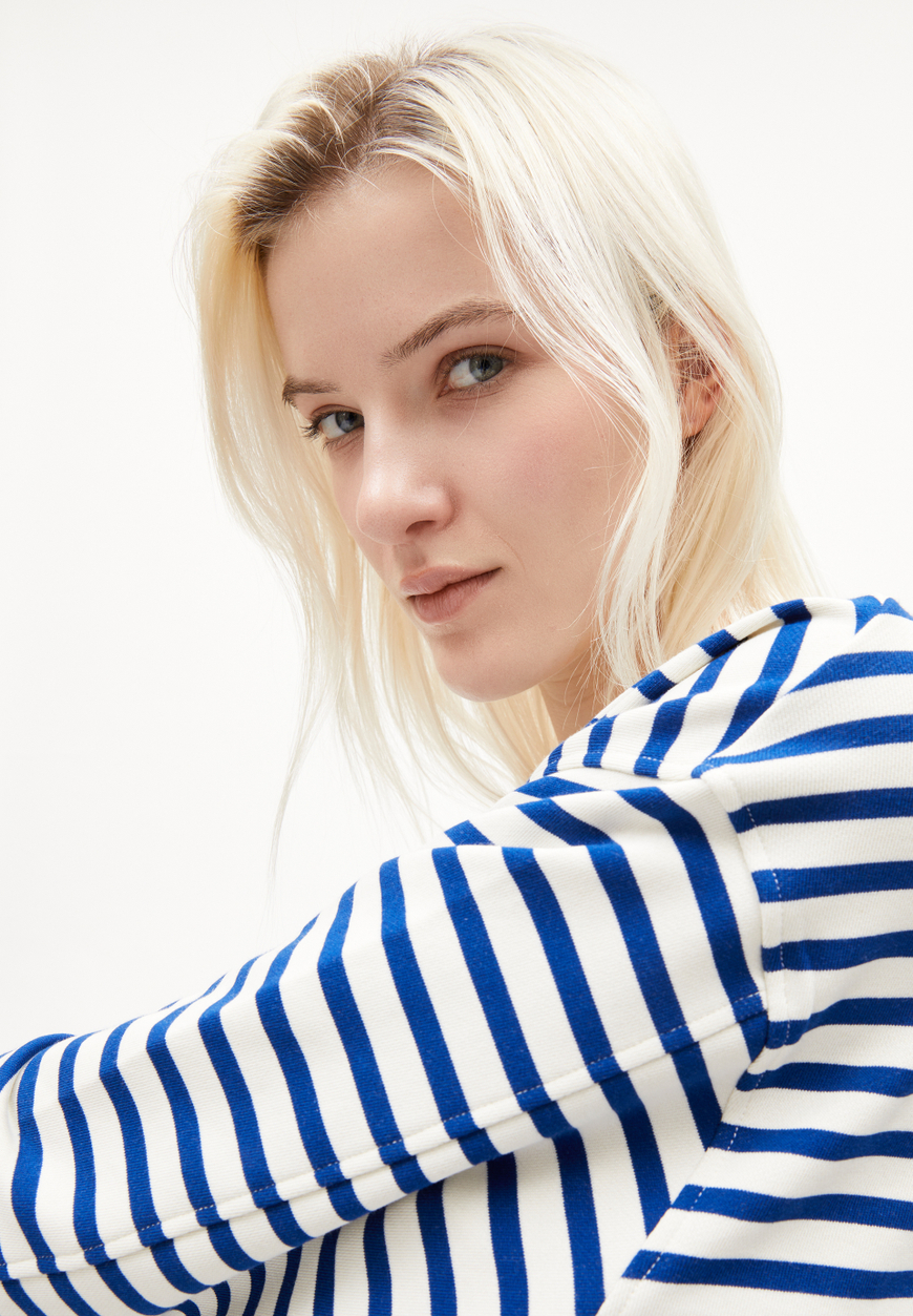 
                  
                    FRANKAA MAARLEN Ungefärbter, lapisblauer, gestreifter, übergroßer Pullover
                  
                