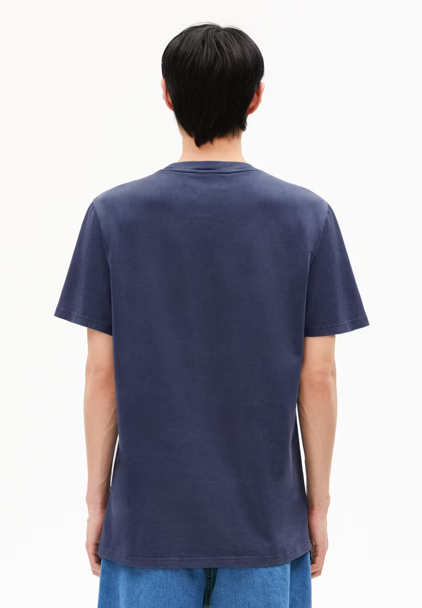 
                  
                    IKONISCHES Å MAARKOS Blue Noon Washed T-Shirt
                  
                