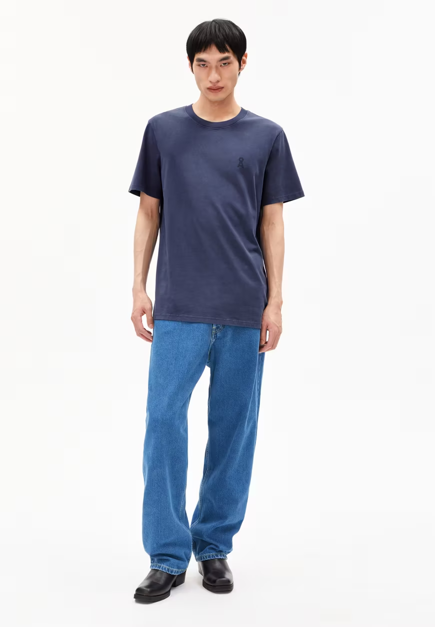 
                  
                    IKONISCHES Å MAARKOS Blue Noon Washed T-Shirt
                  
                
