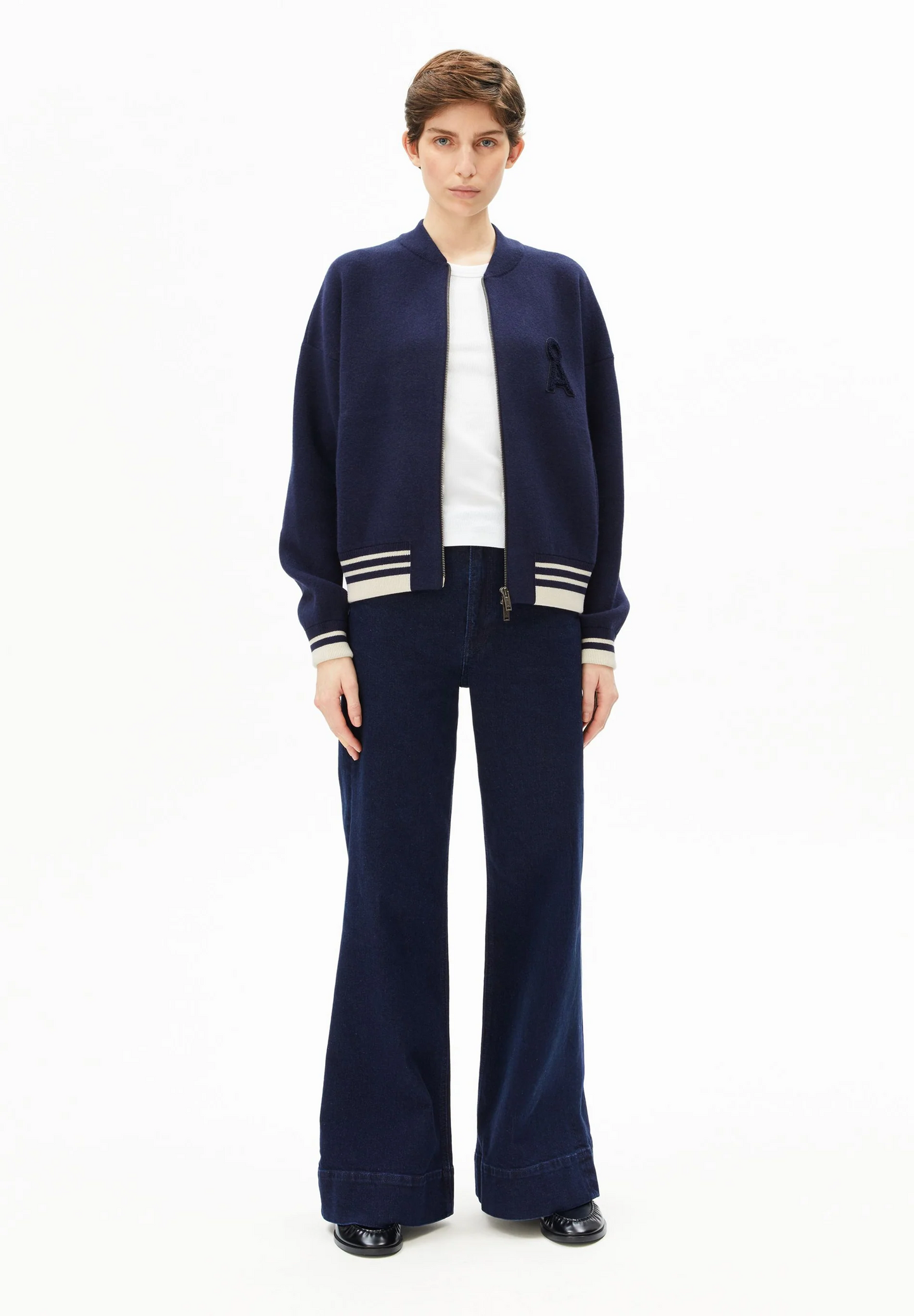 
                  
                    ICONIC Å getönte marineblaue Hafermilch-Bomberjacke
                  
                