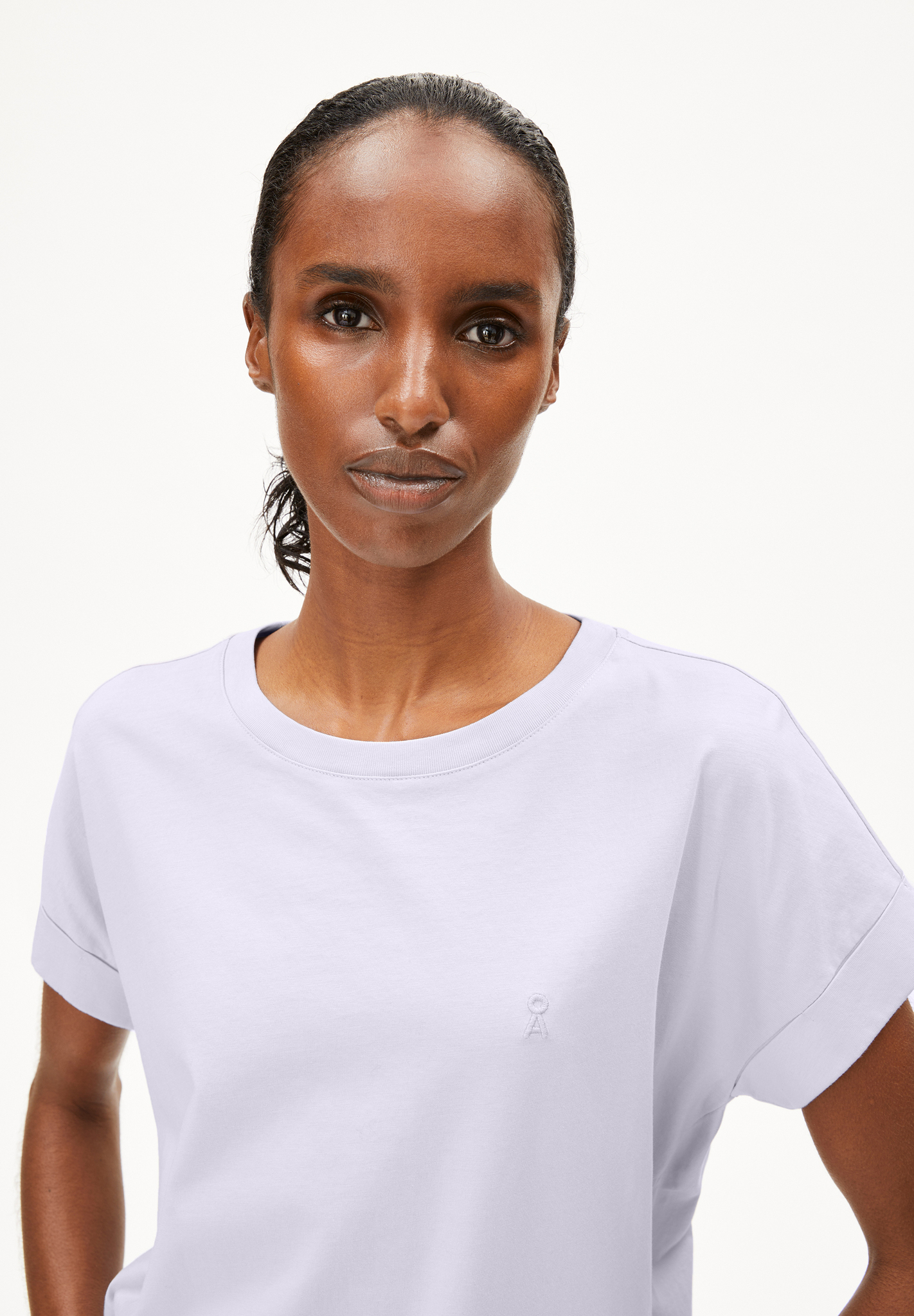 
                  
                    IDAARA – Weiches, fliederfarbenes, lockeres T-Shirt
                  
                