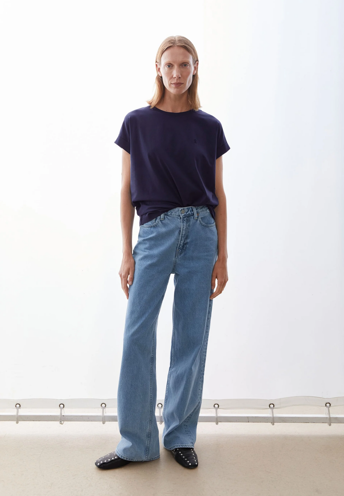 
                  
                    IDAARA Getöntes Marineblaues T-Shirt
                  
                