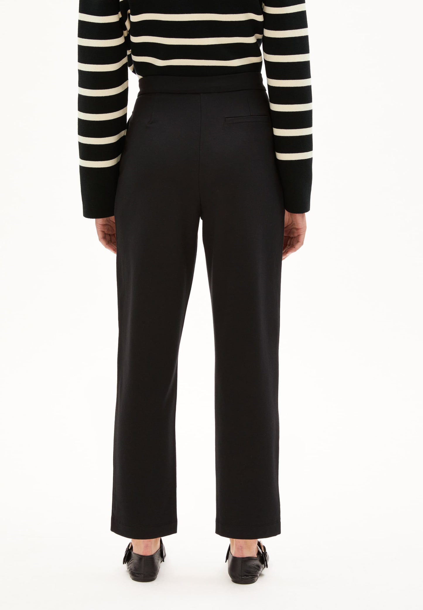 
                  
                    LIRAA LOU Schwarze, entspannte Jersey-Hose
                  
                
