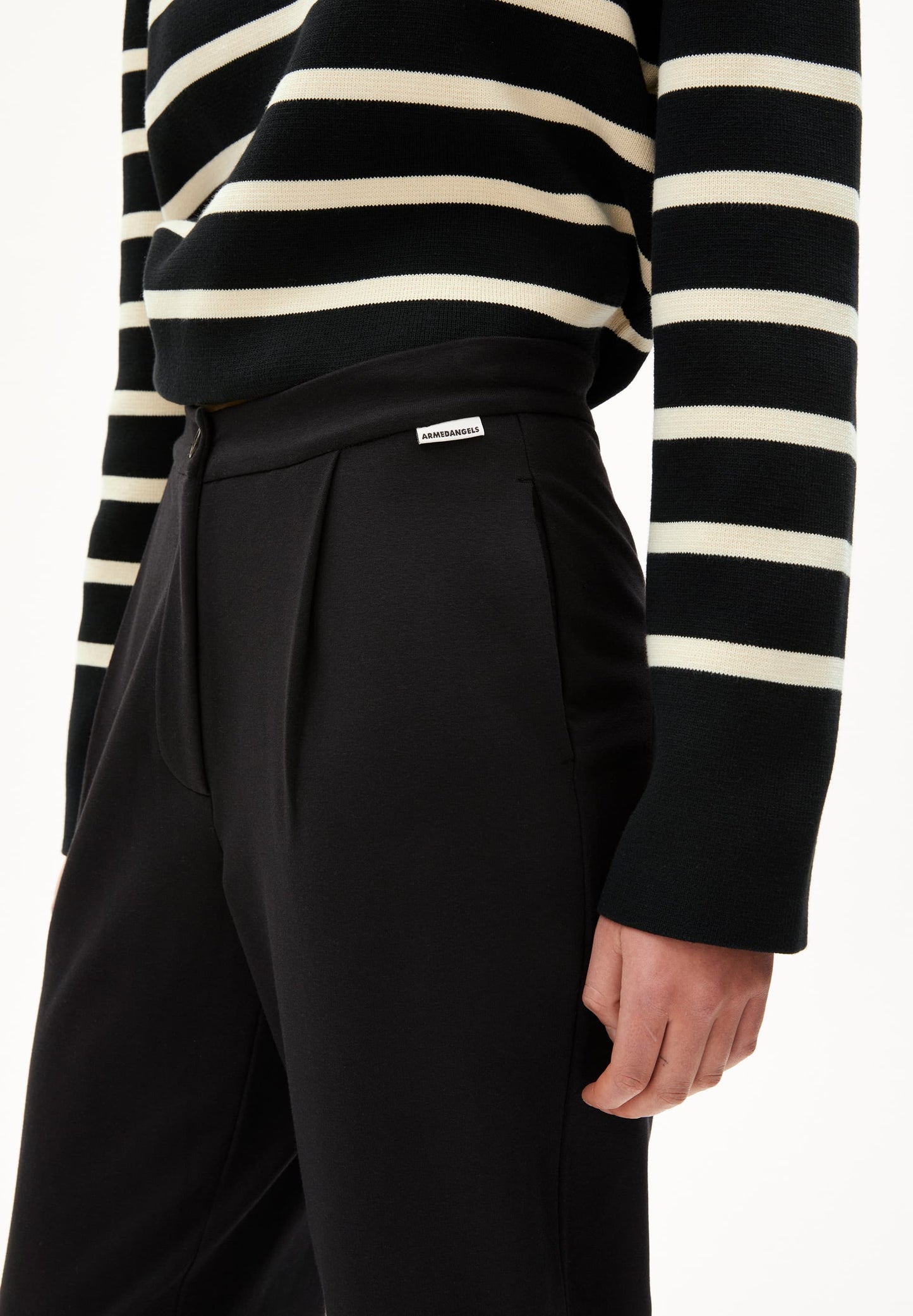 
                  
                    LIRAA LOU Schwarze, entspannte Jersey-Hose
                  
                