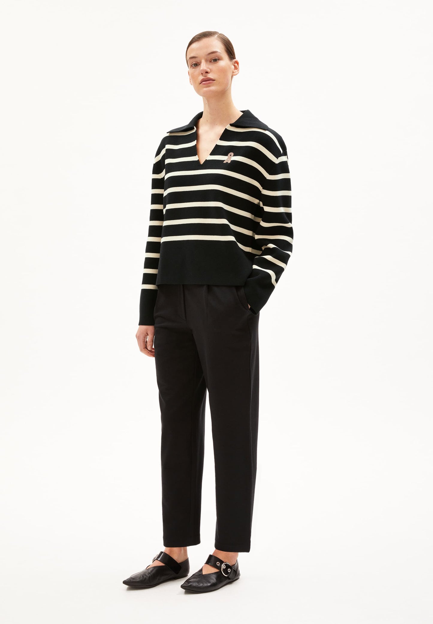 
                  
                    LIRAA LOU Schwarze, entspannte Jersey-Hose
                  
                