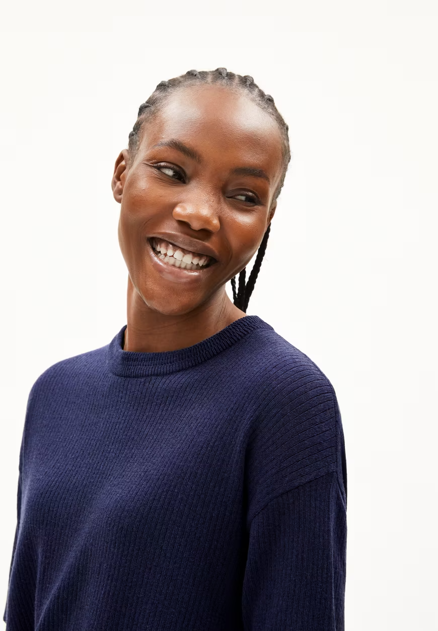 
                  
                    LIZAA LINO T-Shirt in Marineblau
                  
                