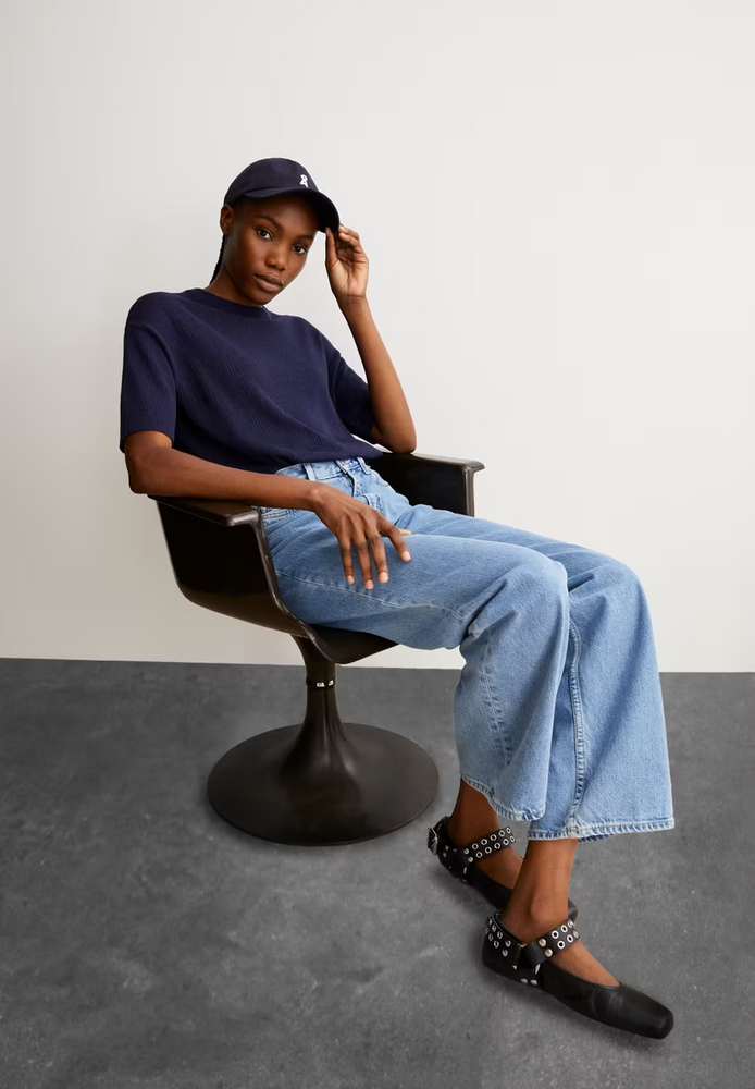 
                  
                    LIZAA LINO T-Shirt in Marineblau
                  
                
