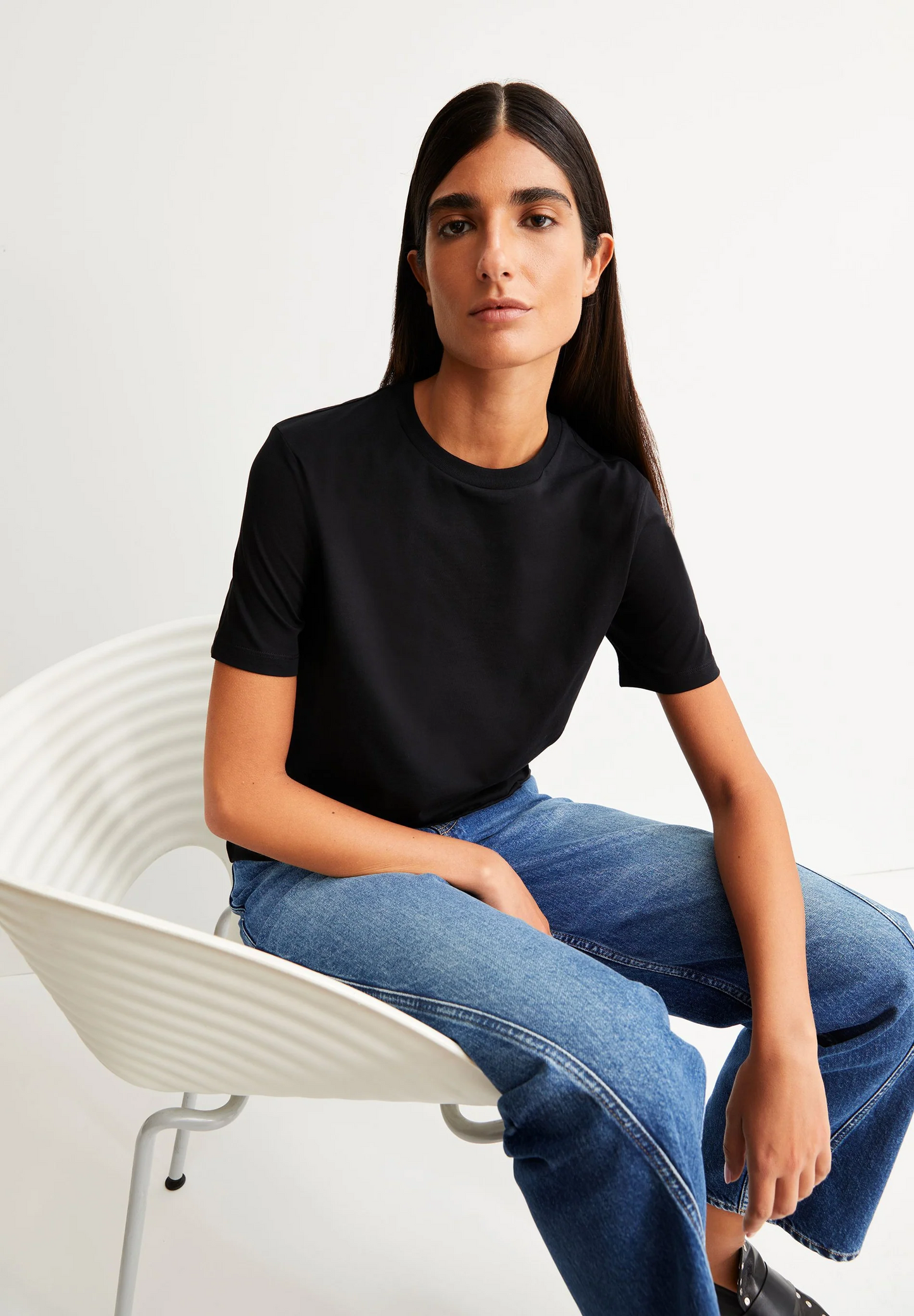 
                  
                    LUALAA Schwarzes T-Shirt
                  
                