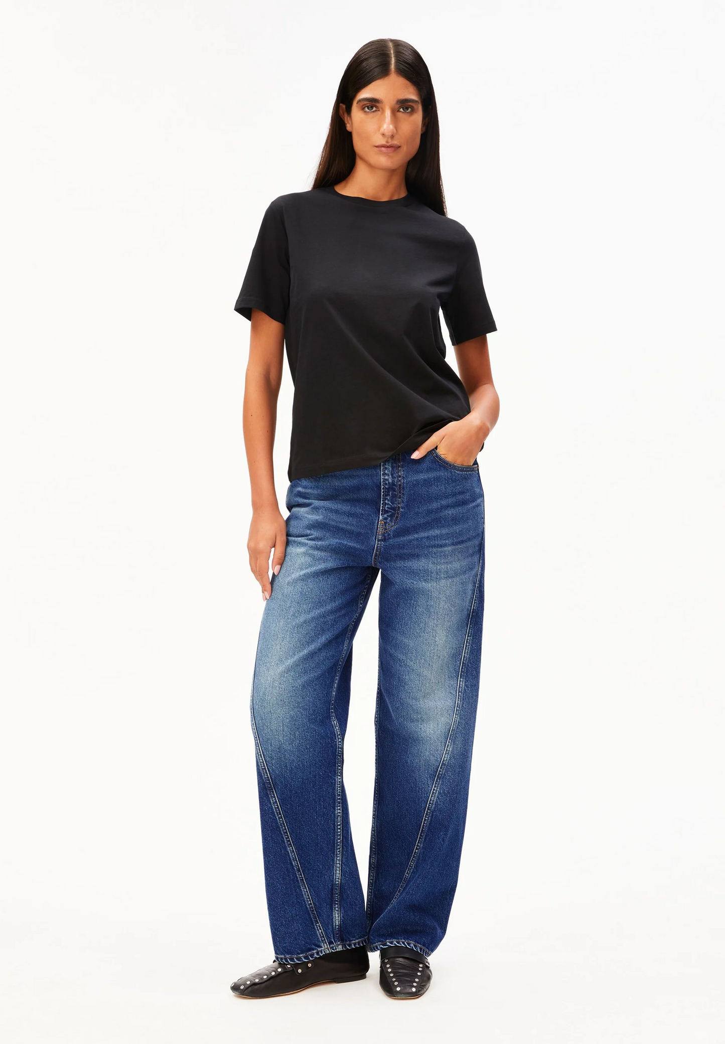 
                  
                    LUALAA Schwarzes T-Shirt
                  
                