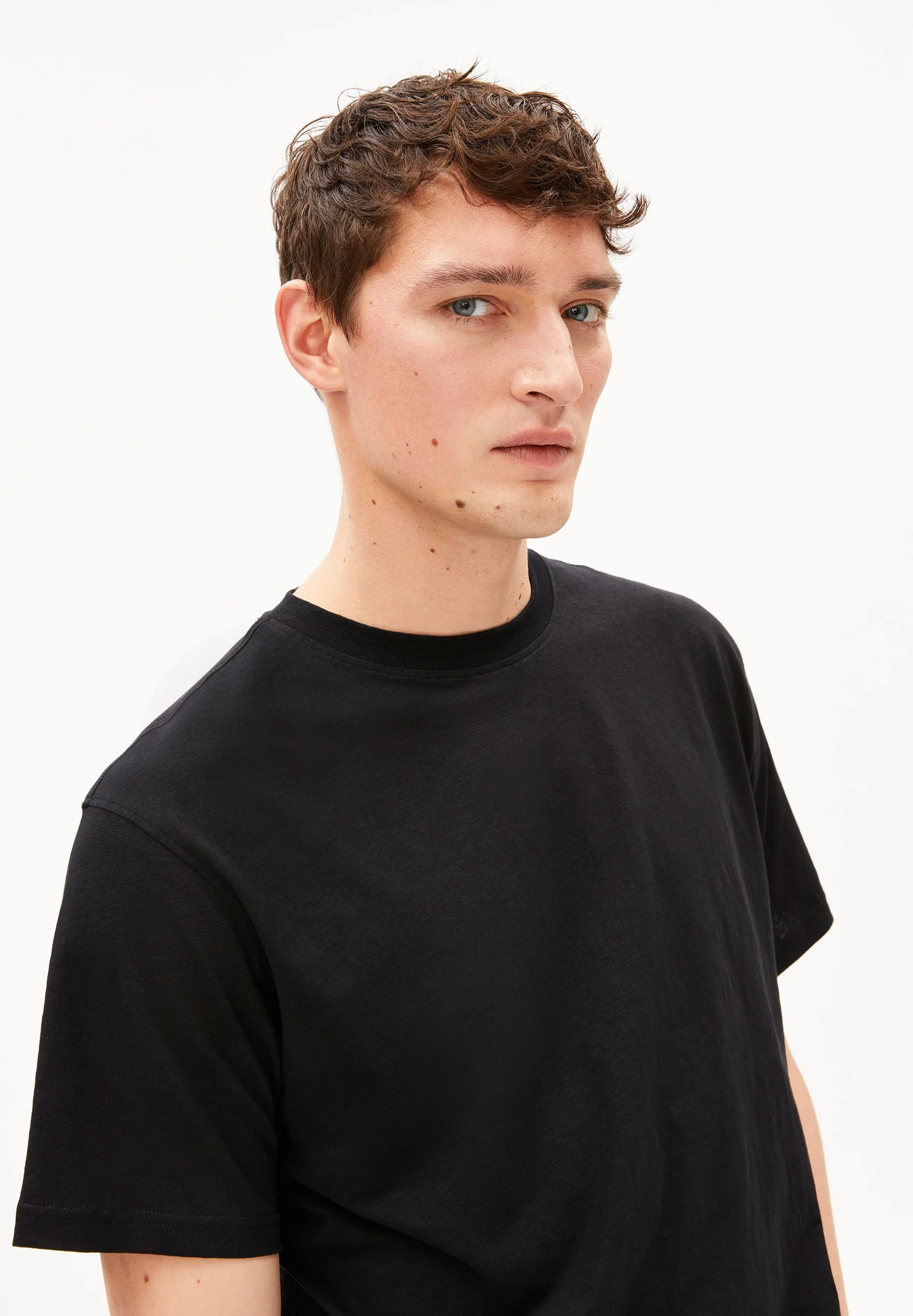 
                  
                    MAARKOS BLACK LINEN BLEND T-SHIRT
                  
                