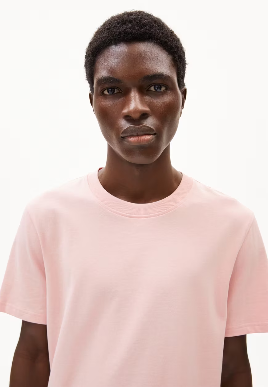 
                  
                    MAARKOS Rosalilly Entspanntes T-Shirt
                  
                