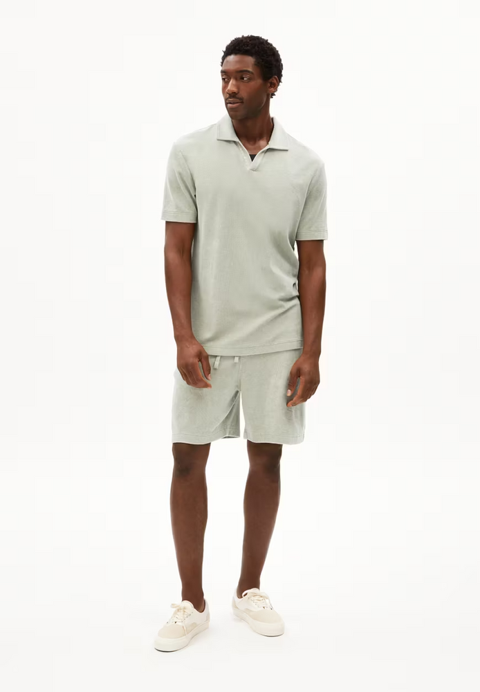 
                  
                    MAARKOS Seegrünes Polo-T-Shirt aus Frottee
                  
                