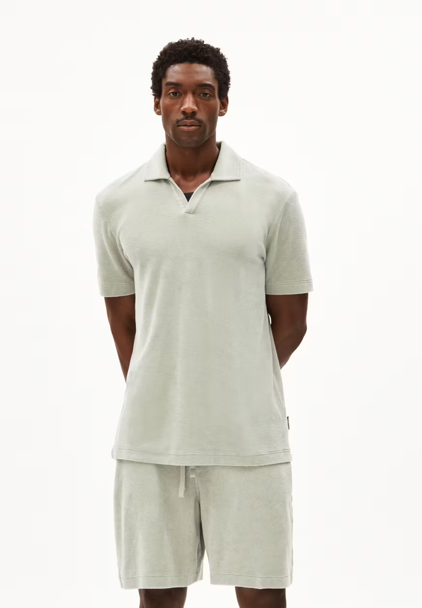 
                  
                    MAARKOS Seegrünes Polo-T-Shirt aus Frottee
                  
                