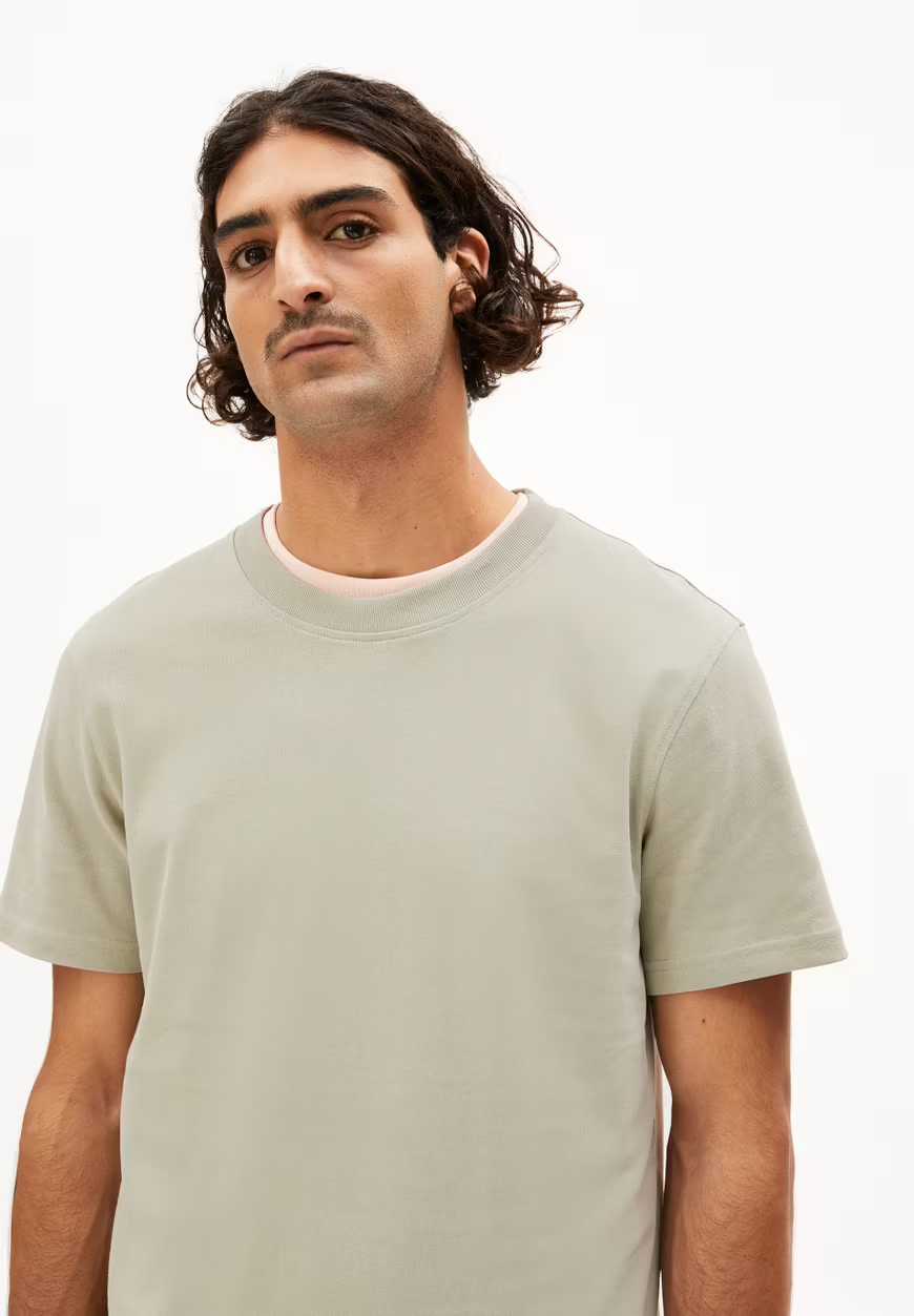 
                  
                    MAARKOS Seegrünes entspanntes T-Shirt
                  
                