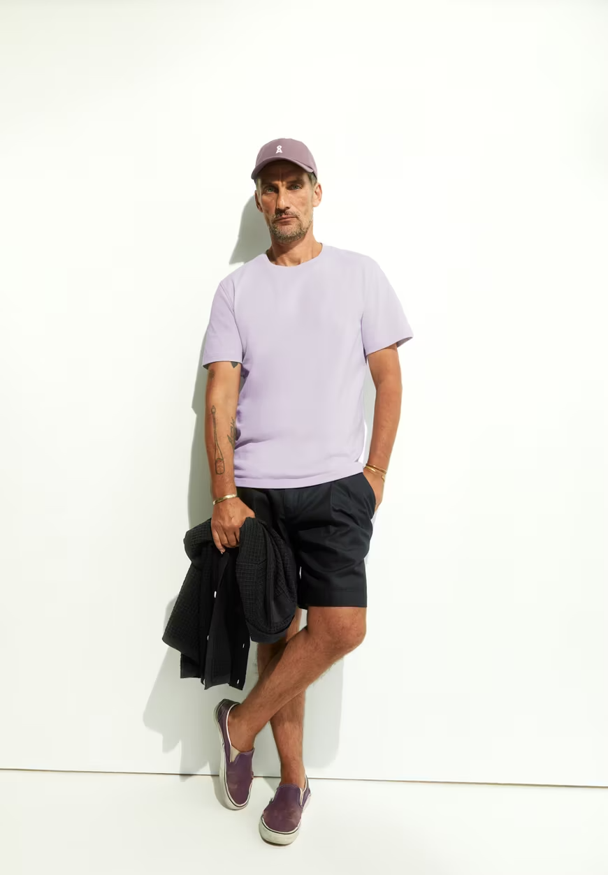 
                  
                    MAARKOS – Weiches, fliederfarbenes, entspanntes T-Shirt
                  
                
