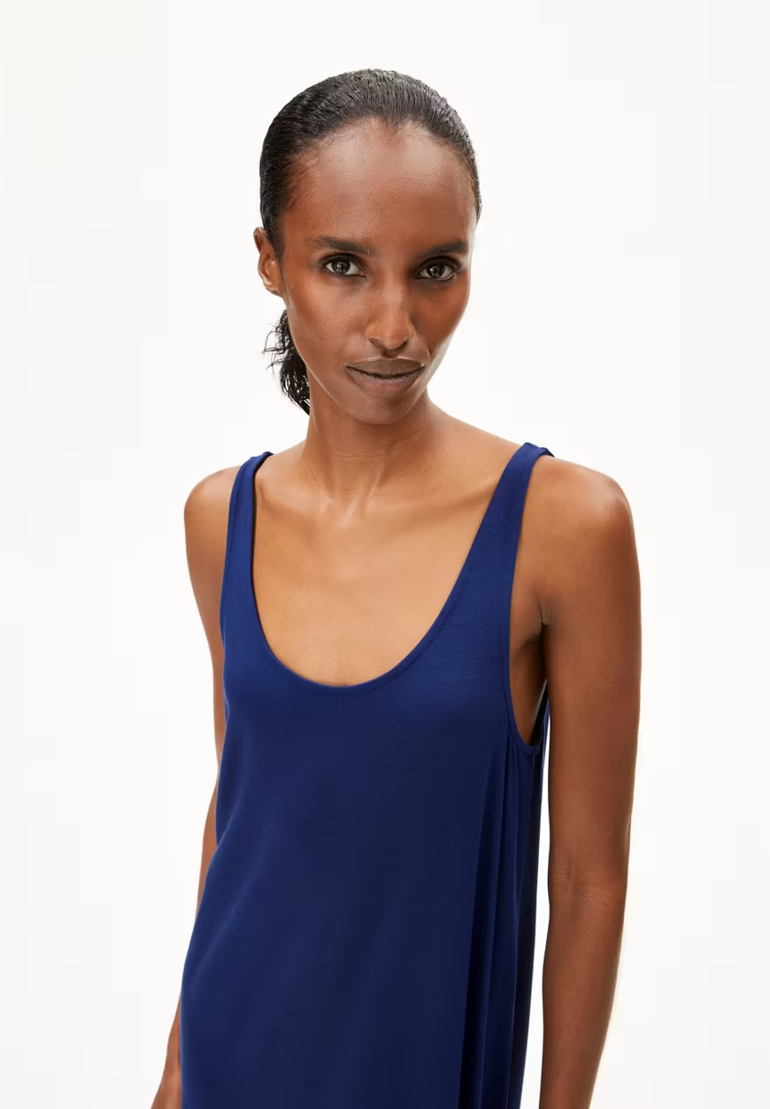 
                  
                    MAELIAA Blue Noon Einfarbiges Jerseykleid
                  
                