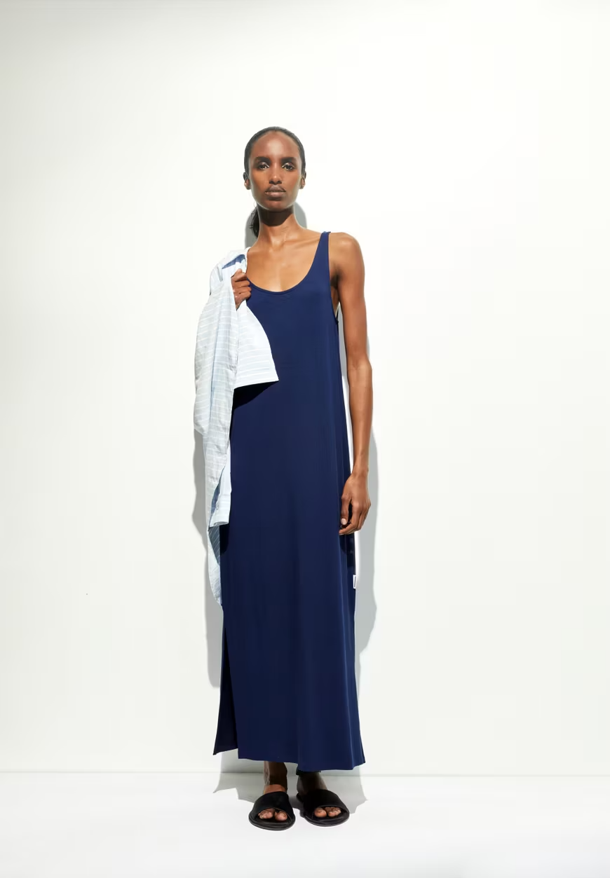 
                  
                    MAELIAA Blue Noon Einfarbiges Jerseykleid
                  
                
