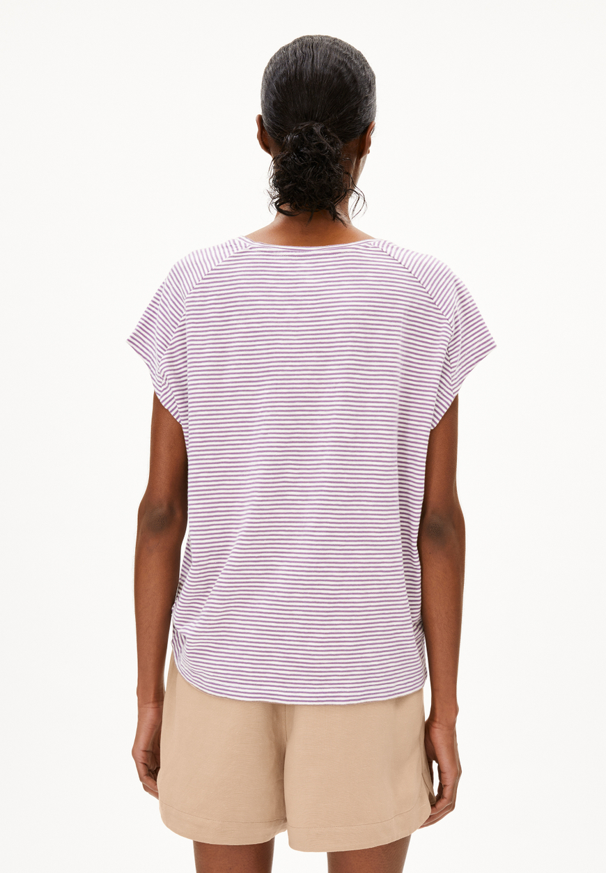 
                  
                    ONELIAA LOVELY – Lockeres T-Shirt mit Streifen in Hafermilch und Sonnenuntergangshimmel
                  
                