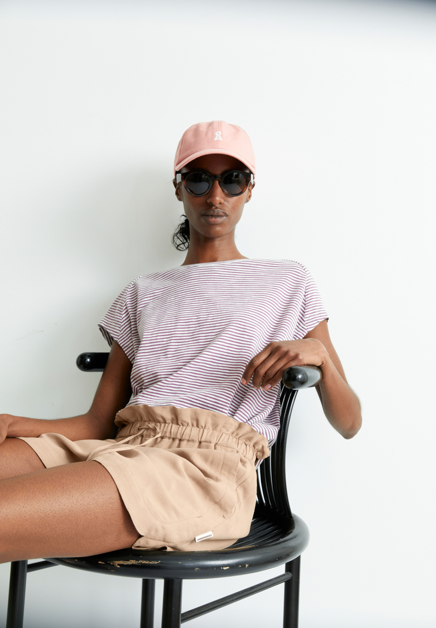 
                  
                    ONELIAA LOVELY – Lockeres T-Shirt mit Streifen in Hafermilch und Sonnenuntergangshimmel
                  
                