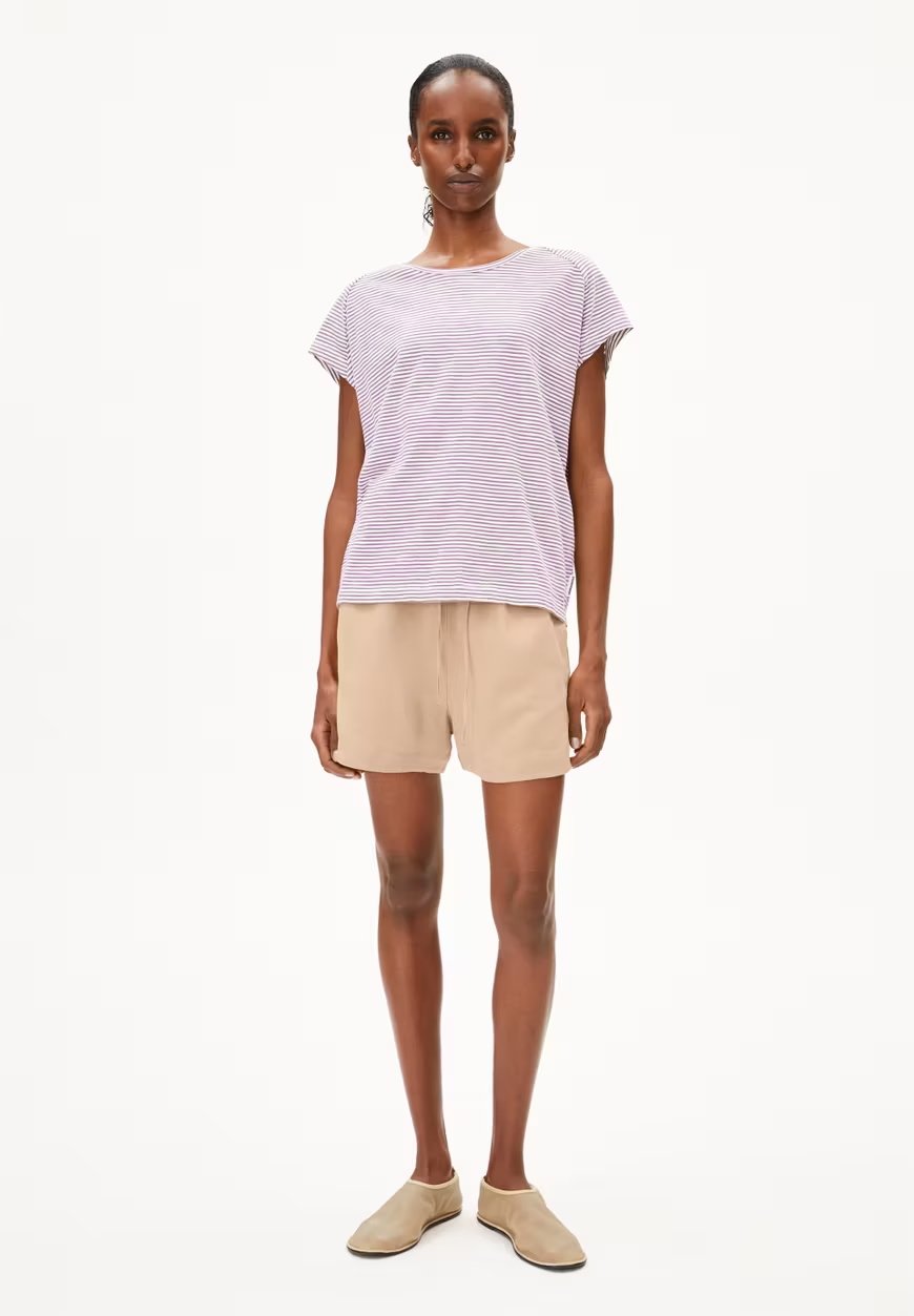 
                  
                    ONELIAA LOVELY – Lockeres T-Shirt mit Streifen in Hafermilch und Sonnenuntergangshimmel
                  
                