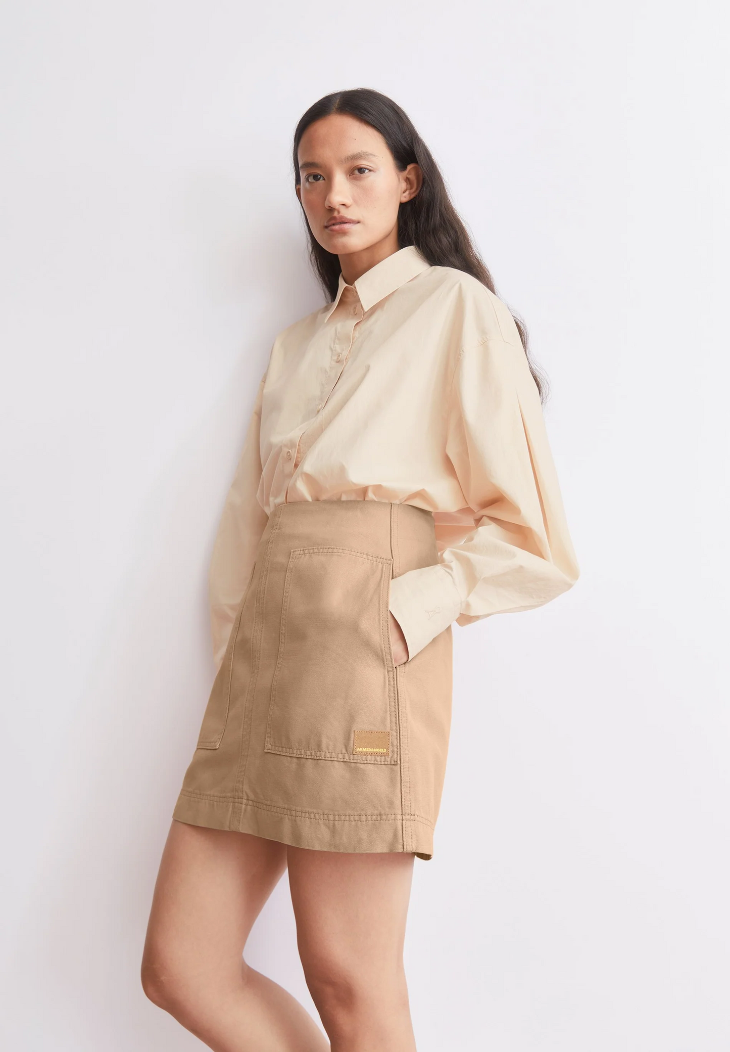 
                  
                    Blasspfirsichfarbene Popelinebluse mit fassärmeln
                  
                