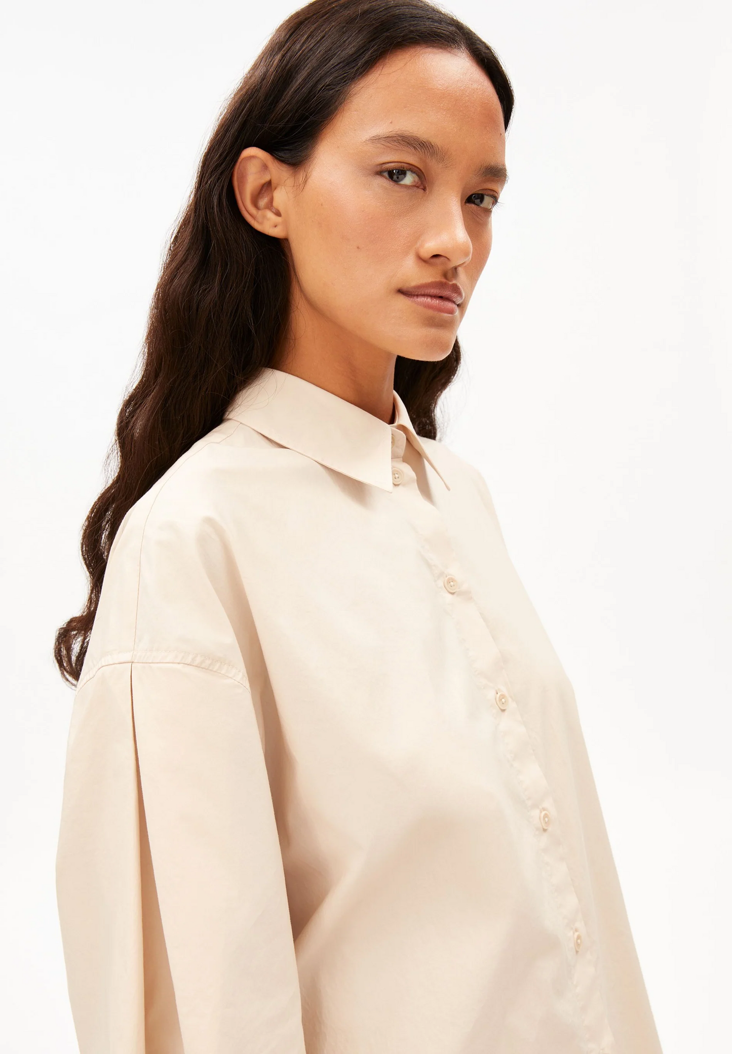 
                  
                    Blasspfirsichfarbene Popelinebluse mit fassärmeln
                  
                