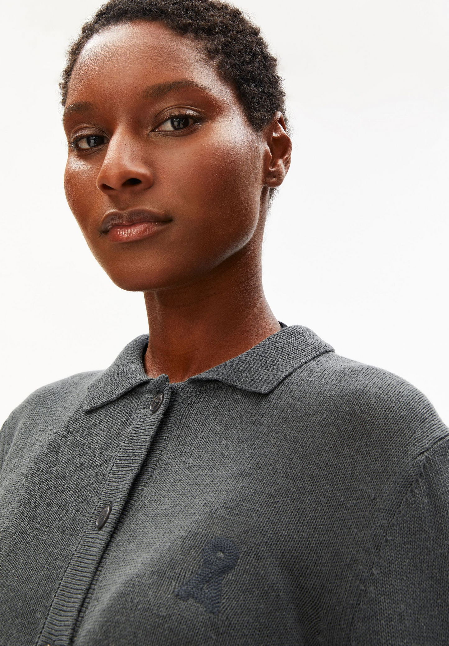 
                  
                    SPACE STEEL LINEN BLEND KNIT CARDIGAN
                  
                