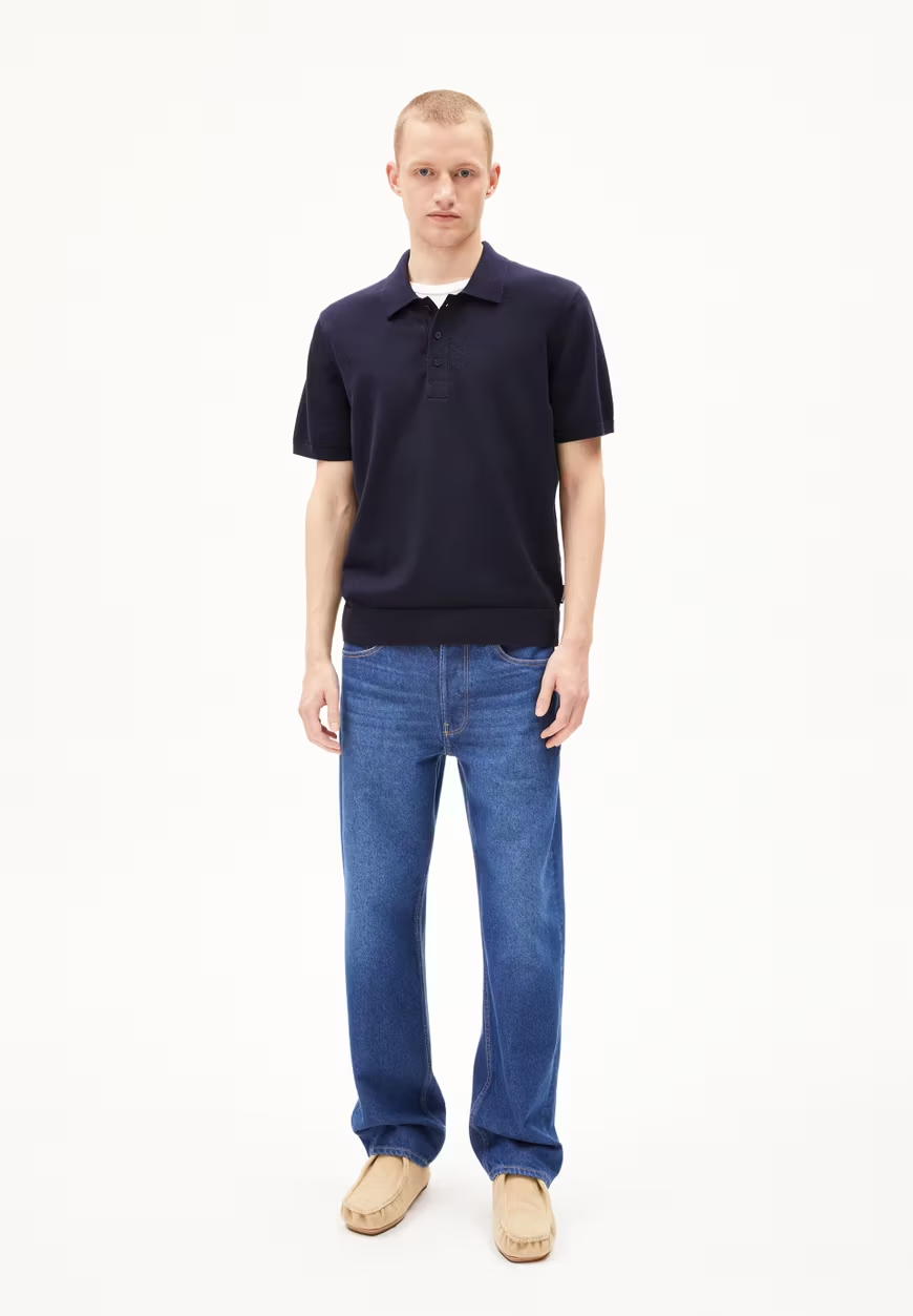 
                  
                    TAAKOS – Poloshirt aus Strick in Nachthimmel-Optik
                  
                