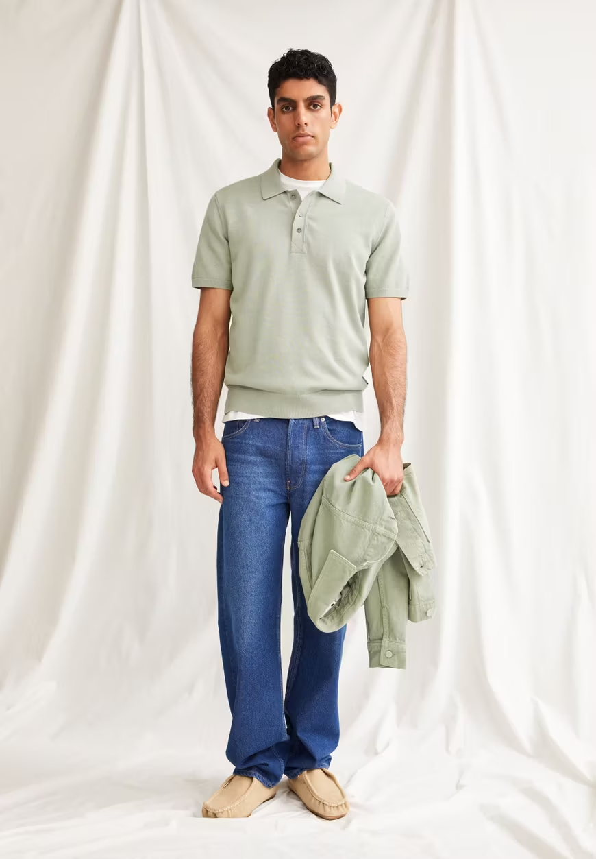 
                  
                    TAAKOS Seegrünes Strick-Poloshirt
                  
                