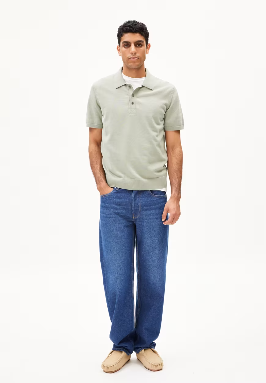 
                  
                    TAAKOS Seegrünes Strick-Poloshirt
                  
                
