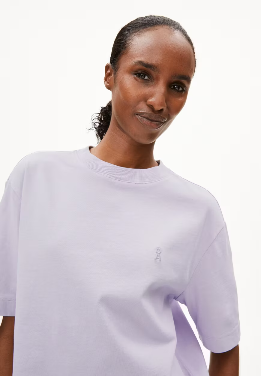 
                  
                    TARJAA Weiches lilafarbenes, lockeres T-Shirt
                  
                