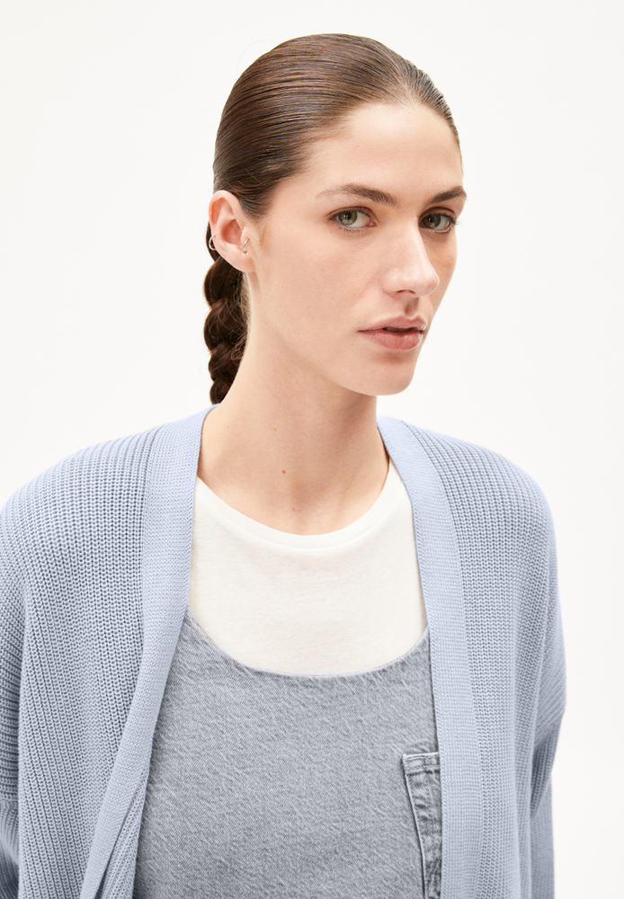 
                  
                    VILDAANAS – Oversize-Strickjacke „Misty Morning“
                  
                