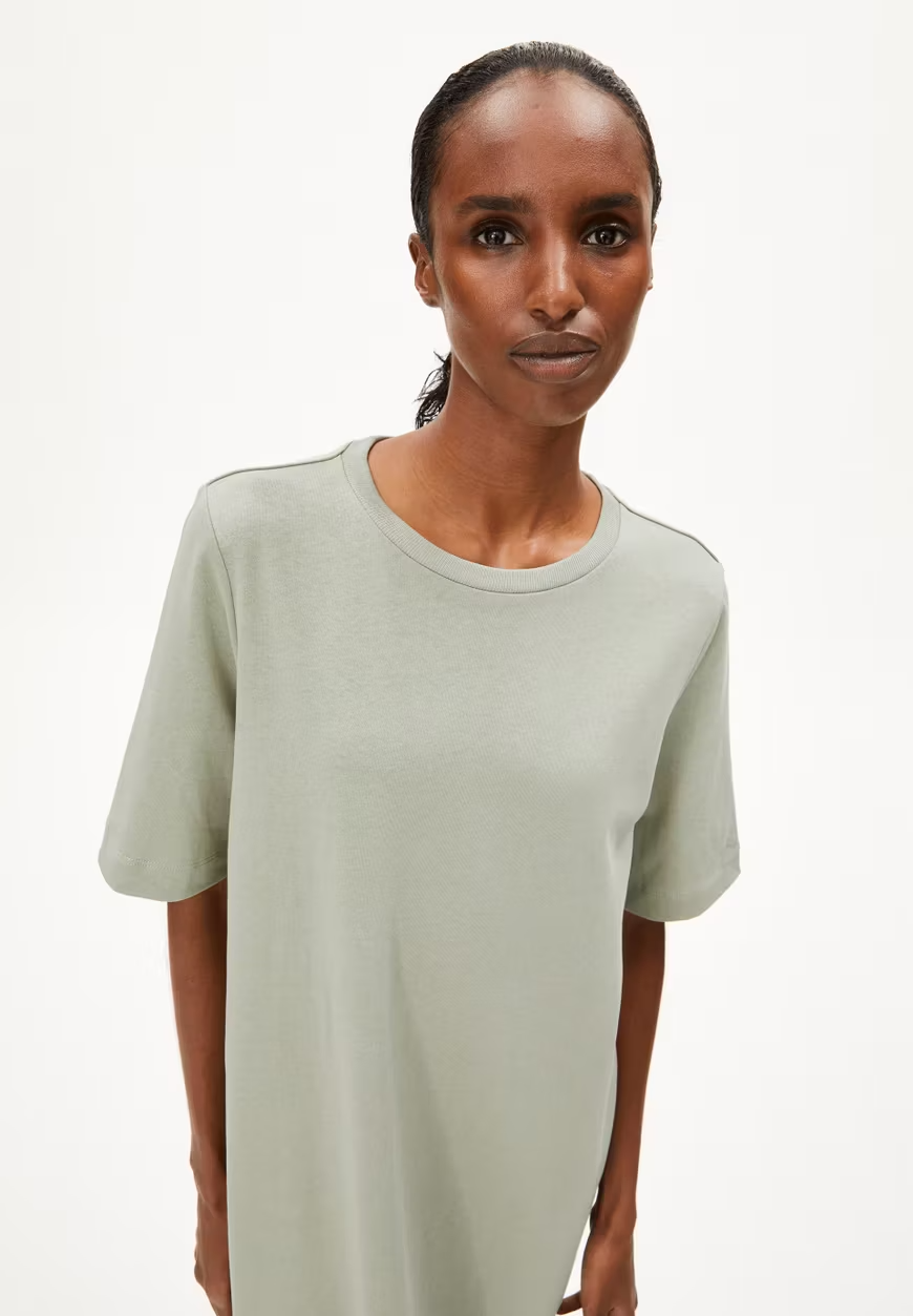 
                  
                    XELINAA – Entspanntes Jerseykleid in Seegrün
                  
                